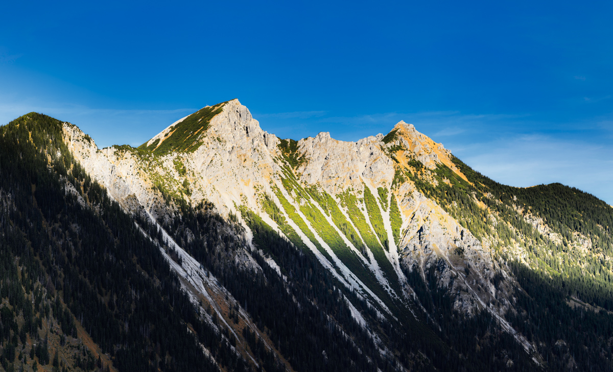 Hinterstein, Breitenberg mit Ponten und Bschießer, Herbstlicht - Bergfotografie Oberallgäu