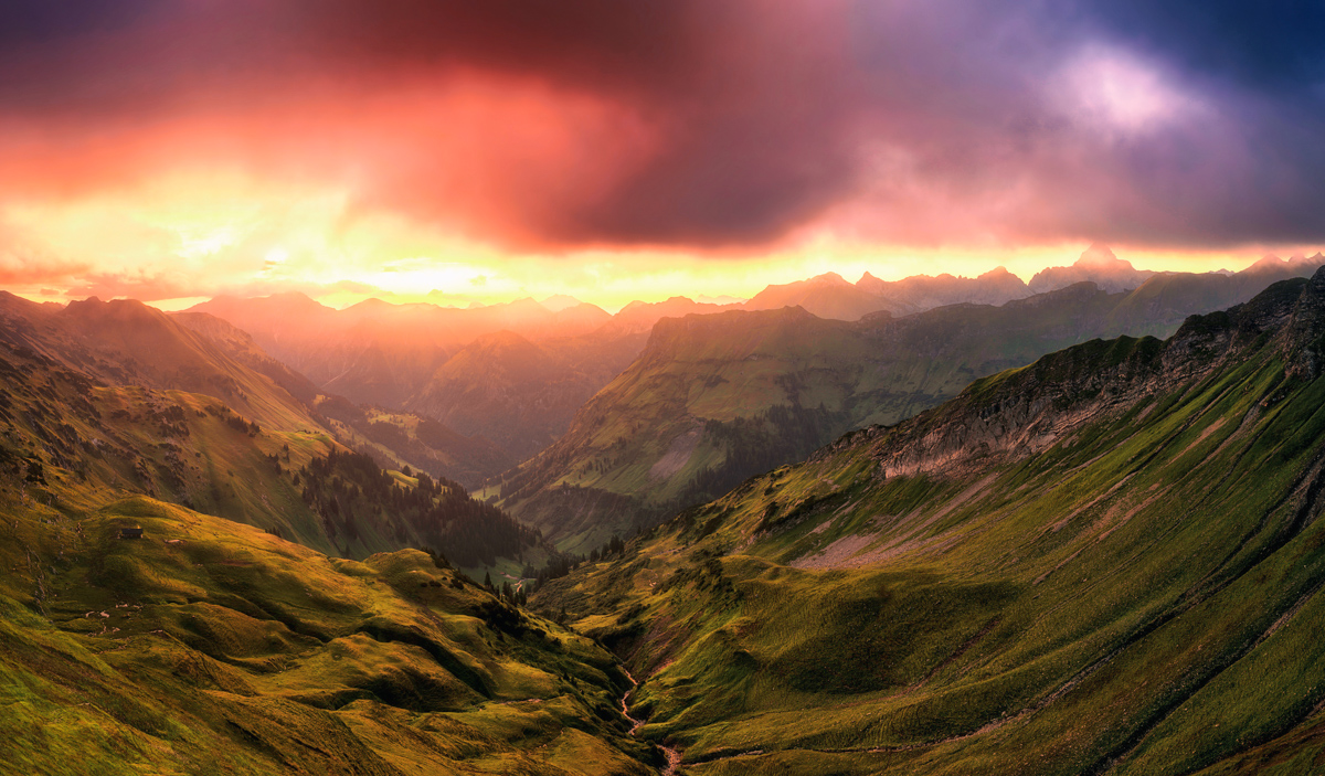 Hinterstein, Sonnenaufgang über dem Oberallgäu, Dramatischer Feuerhimmel - Landschaftsfotografie Allgäuer Alpen