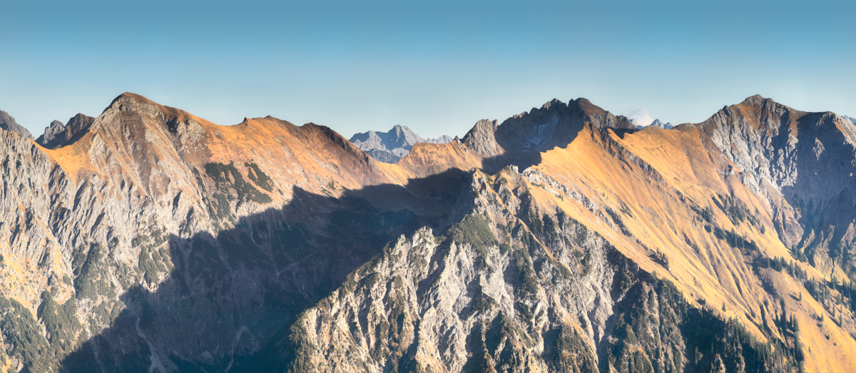 Hintersteiner Bergkette, Herbstliches Panorama, Goldenes Abendlicht am Breitenberg - Landschaftsfotografie Allgäu