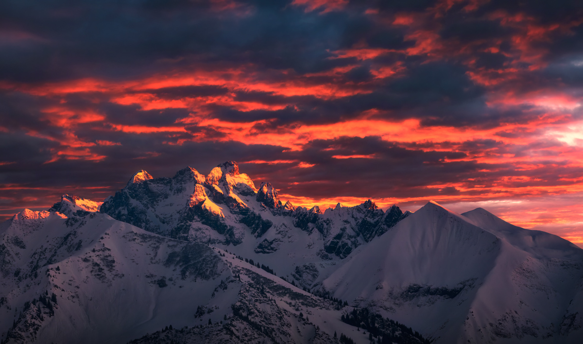 Oberstdorf, Krottenkopf im Feuerabendrot, Winterliches Alpenglühen - Bergfotografie Allgäu