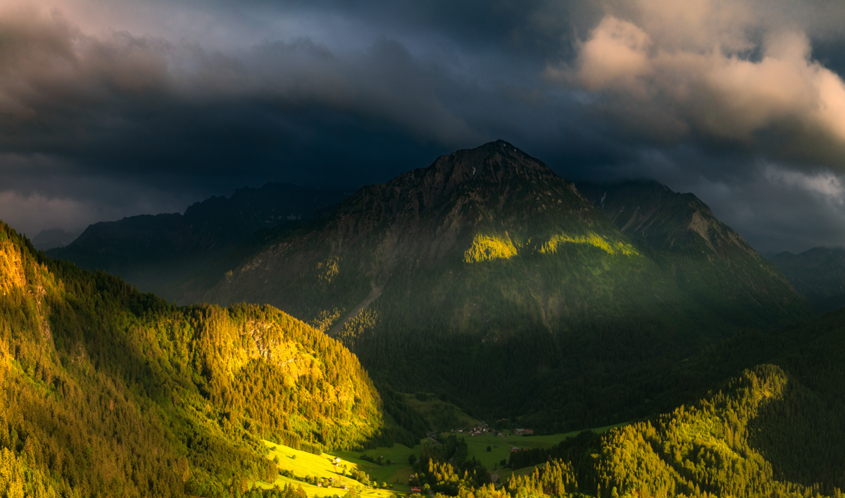 Hindelang, Godrays am Imberger Horn, Gewitterstimmung über den Allgäuer Alpen - Landschaftsfotografie Oberallgäu