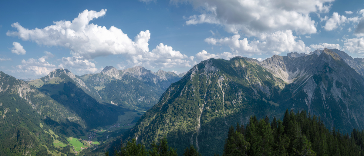 Imberger Horn Panorama, Sommerliches Hintersteiner Tal, Grüne Bergketten bei Hindelang - Landschaftsfotografie Allgäu