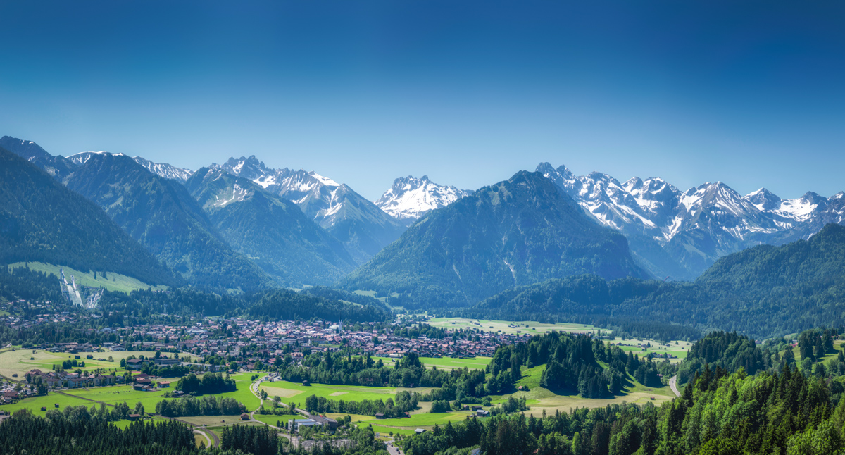 Oberstdorf, Sommerpanorama vom Jägersberg, Blick über die Stadt zu den Allgäuer Hochalpen - Landschaftsfotografie Oberallgäu