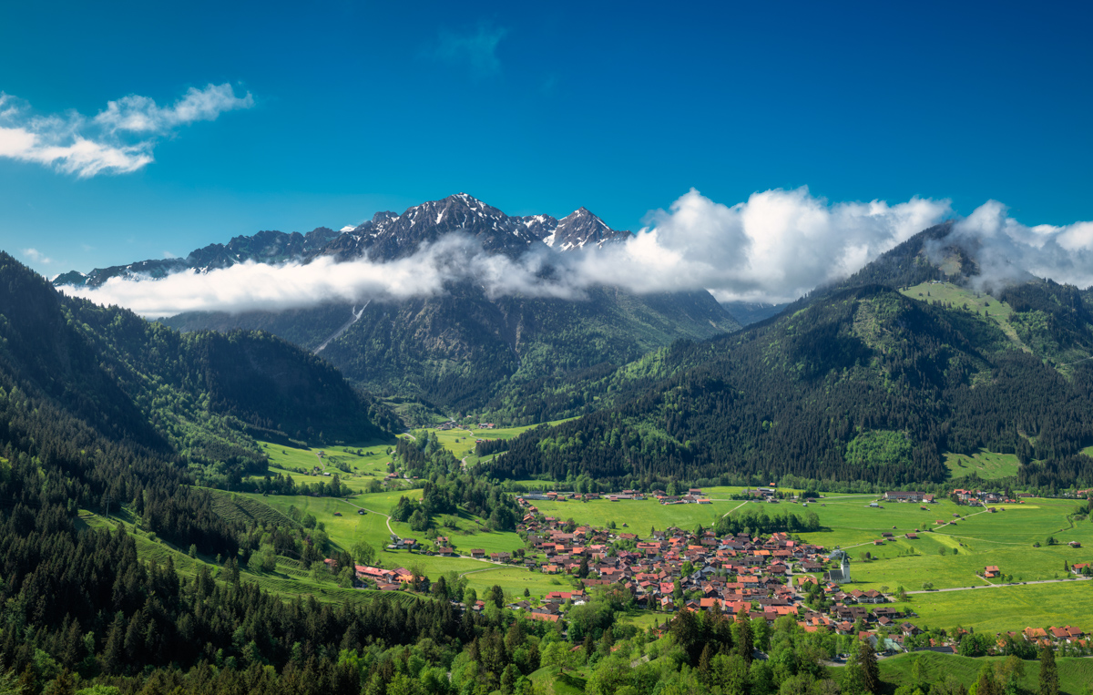 Hindelang, Bad Oberdorf mit Breitenberg und Rotspitz, Sommeridylle im Oberallgäu - Landschaftsfotografie Allgäu
