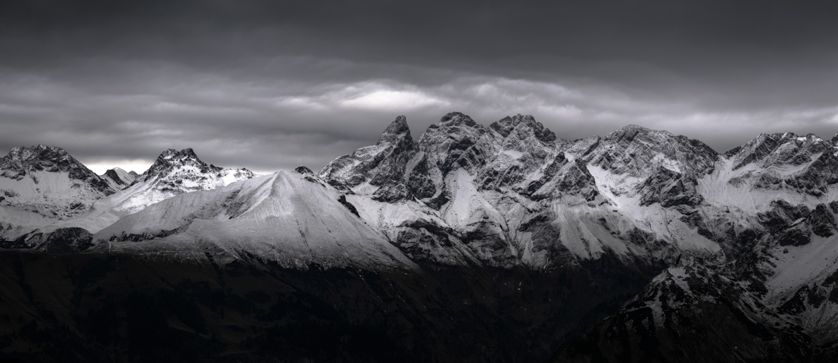Trettachspitze, Hochfrott und Mädelegabel in Schwarz-Weiß, Winterliche Hochalpen - Bergfotografie Oberstdorf