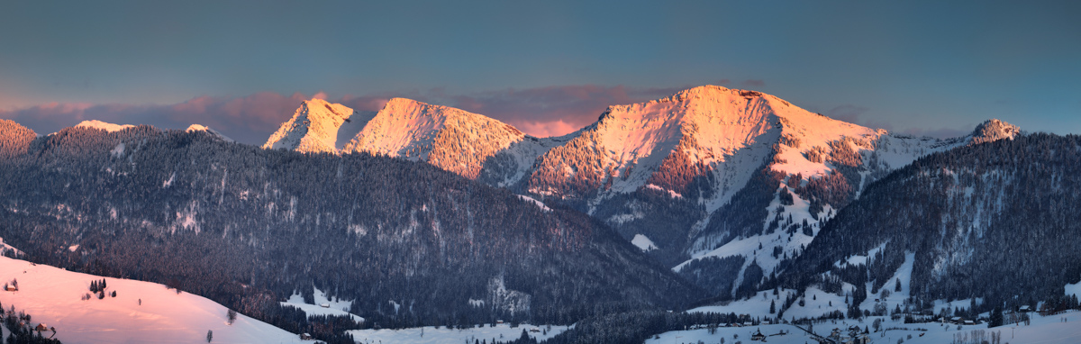 Hochgrat, Alpenglühen über der Nagelfluhkette, Winterpanorama Sonnenuntergang - Bergfotografie Oberstaufen