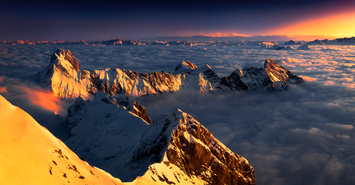 Kurfürsten, Alpenglühen über dem Nebelmeer, Goldene Bergspitzen im Winter - Bergfotografie Schweiz