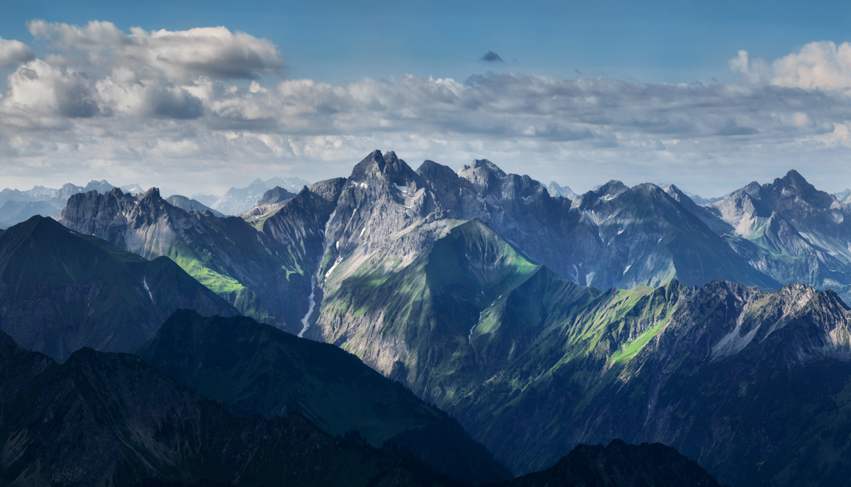 Nebelhorn, Blick auf Trettach und Mädelegabel, Sommerliche Hochalpen bei Gewitterlicht - Bergfotografie Oberstdorf