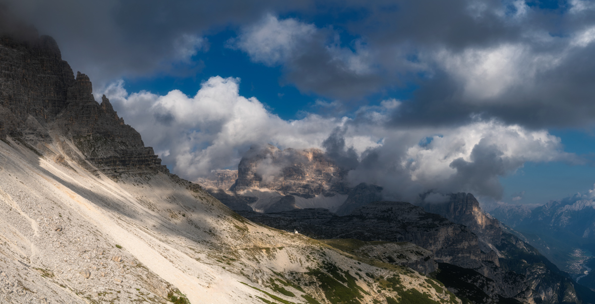 Dolomiten, Wolkenspiel über Felswänden, Sommer - Bergfotografie Südtirol