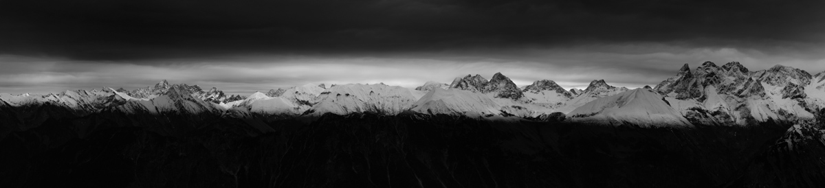 Oberstdorf, Allgäuer Alpenkette, Winterdrama in Schwarz-Weiß - Bergfotografie Oberallgäu