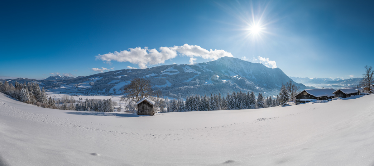 Rettenberg, Grünten im Sonnenlicht, Winterliches Bergpanorama - Bergfotografie Oberallgäu