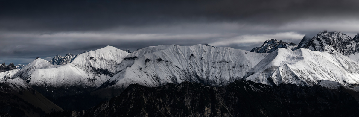 Oberstdorf, Krottenkopf und Höfats, Schneegrate in Schwarz-Weiß - Bergfotografie Allgäu