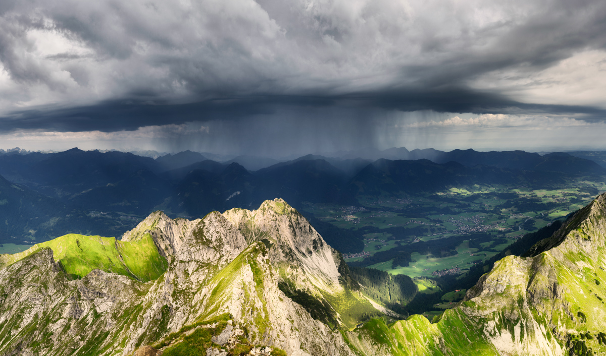 Nebelhorn, Gewitterzelle über dem Illertal, Rubihorn und Gaisalphorn - Bergfotografie Oberallgäu
