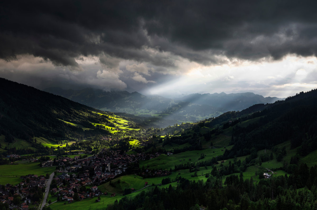 Hindelang | Sonnenstrahlen durchbrechen Gewitterwolken | Kanzel bei Oberjoch - Landschaftsfotografie Oberallgäu
