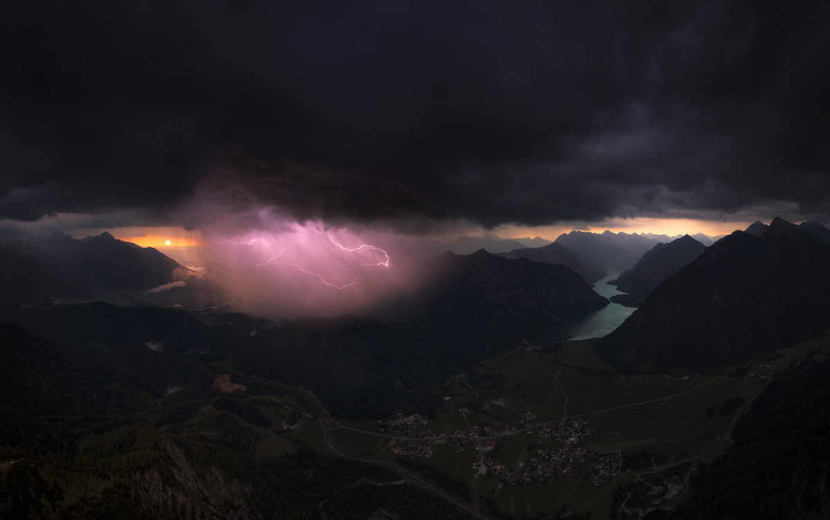 Panorama Tirol Lechtal Bergsee Plansee Reutte Hochalpen Gewitter Blitze Regenbogen Sommer Fernpass Hahntenjoch schwarz