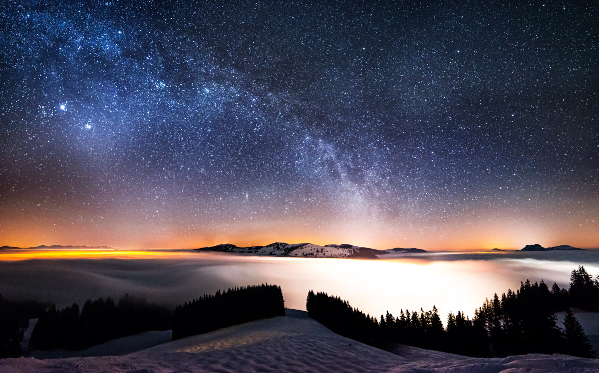 sternenbild sterne Nacht Sternenhimmel Alpen Berge Winter Sterne Milchstrasse Nebel Nebelmeer Sternschnuppe Hindelang Iseler weiß blauer himmel