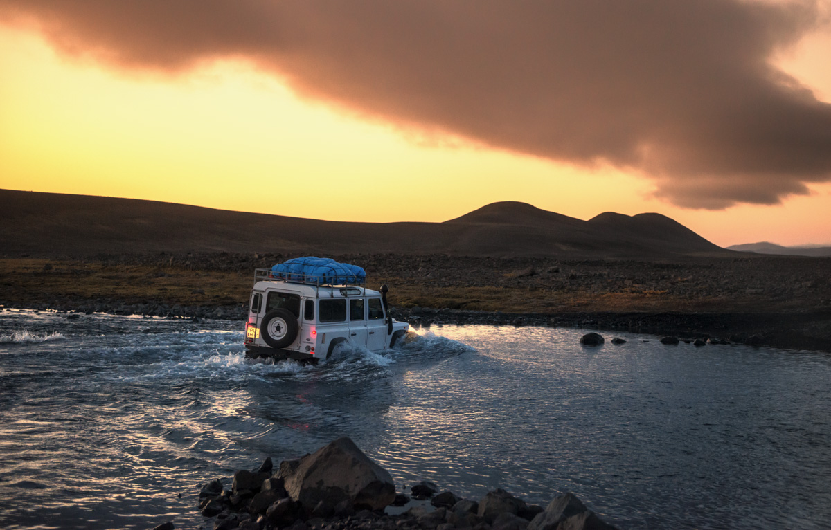 Island Iceland Sunset Landrover Defender Hochland Highlands Askja