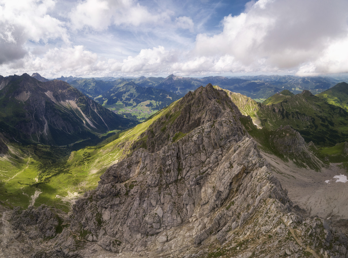 Bergbilder berg bilder Allgäu Alpen Berge Kleinwalsertal Riezlern Vorarlberg Widderstein Hammerspitzen Fiderepass Baad Mittelberg blauer Himmel grün ifen blauer himmel sommer sonne