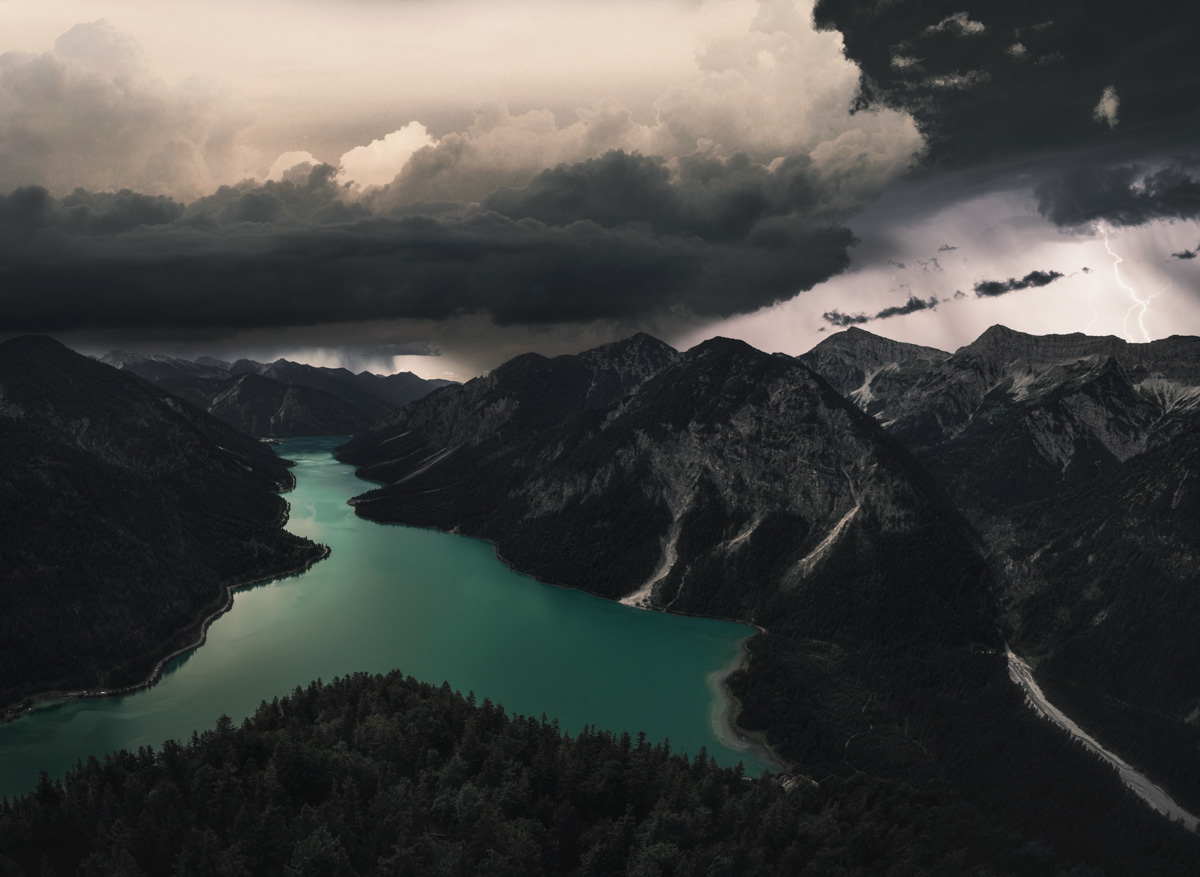Panorama Tirol Lechtal Bergsee Plansee Reutte Hochalpen Gewitter Blitze Regenbogen Sommer Fernpass Hahntenjoch schwarz