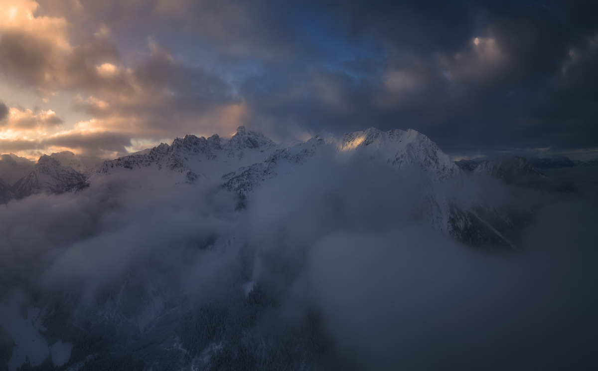 Panorama Allgäu Alpen Berge Hinterstein Winter Schnee verschneit Breitenberg Pfannenhölzer Oberallgäu Sonnenaufgang schwarz