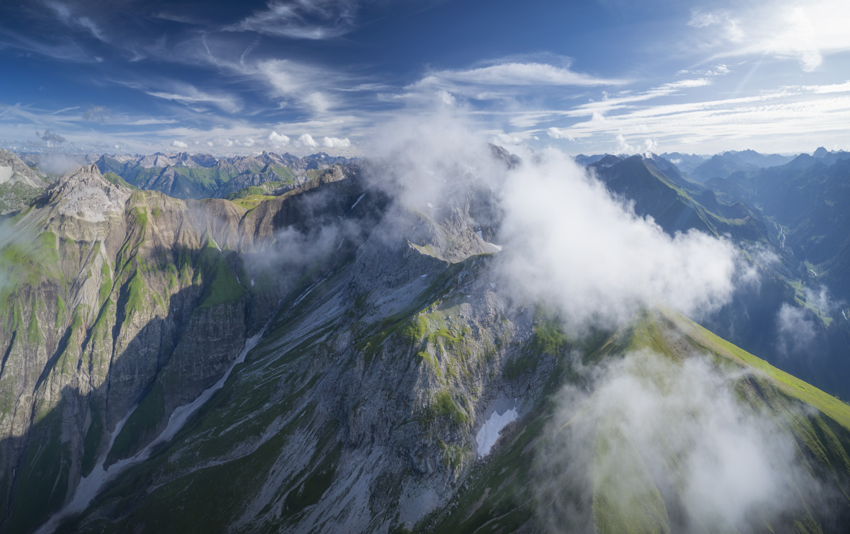 Bergbilder berg bilder Allgäu Alpen Berge Oberstdorf Trettach Stillach Nebelmeer Nebel Frühling Spring Krottenkopf Krottenspitze Marchspitze Hermannskarsee Höfats grün blauer himmel