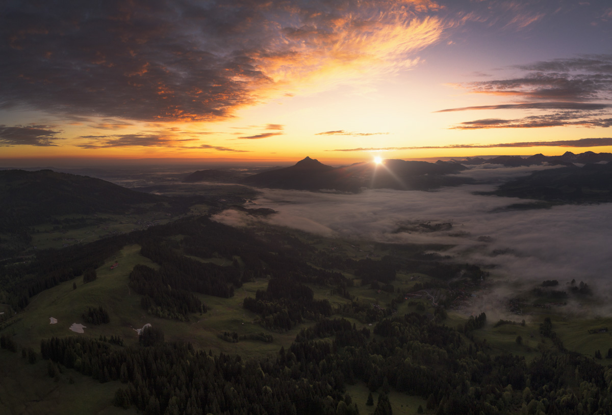 landschaftsbild Allgäu Alpen Berge Grünten Sommer Wolken Nebel Sonnenaufgang Sonthofen Rettenberg Burgberg Oberallgäu sonne