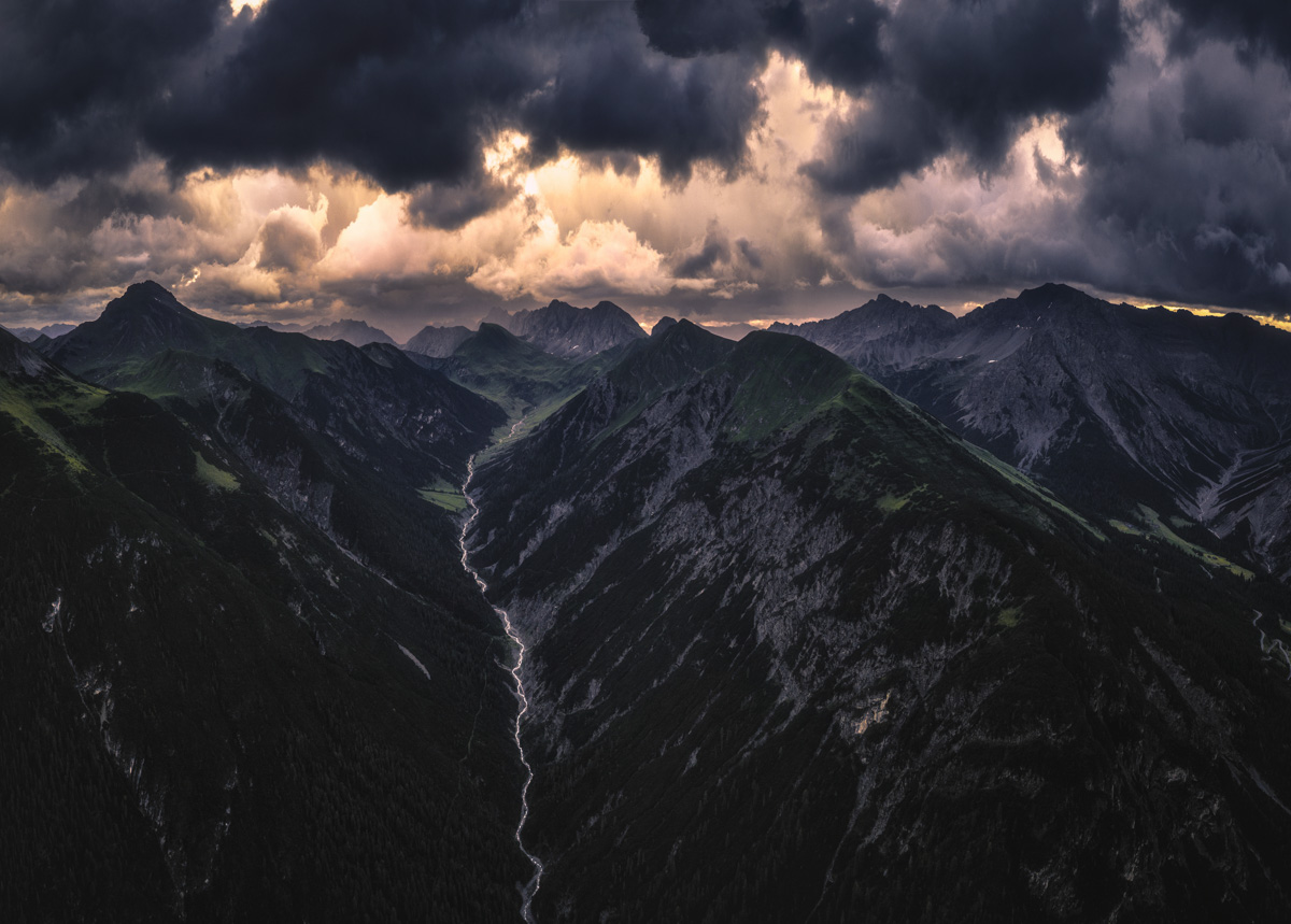 Panorama Tirol Lechtal Hochalpen Sonnenuntergang Alpenglühen Sommer Fernpass Hahntenjoch schwarz blau sonne