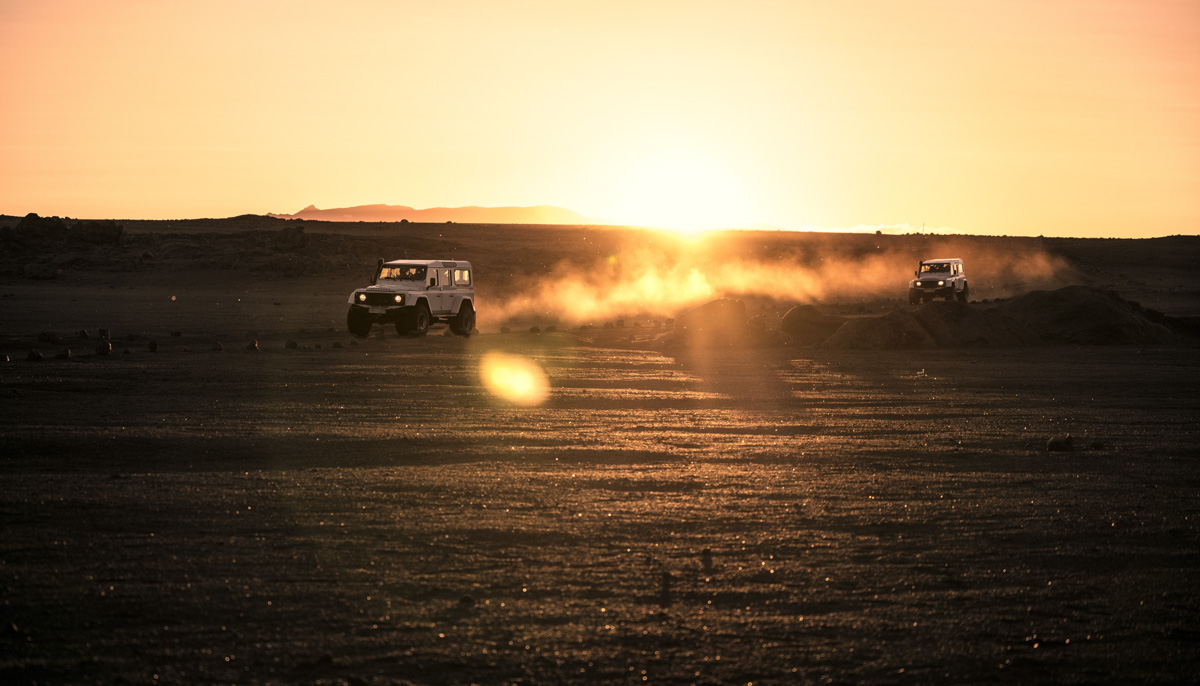Island Iceland Sunset Landrover Defender Hochland Highlands Askja