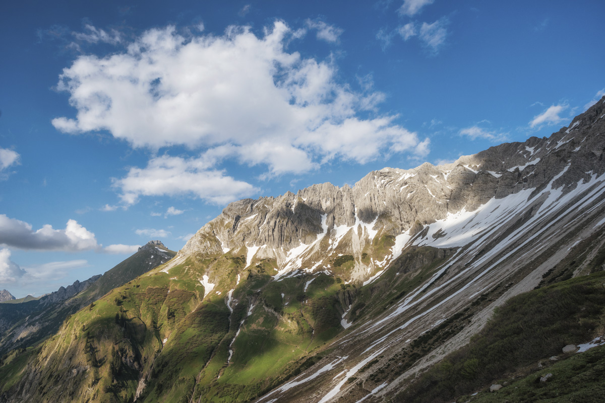 Panorama Allgäu Alpen Berge Hinterstein Frühling Schnee Schneck Großer Wilder Hochvogel Oberallgäu grün blauer himmel sonne