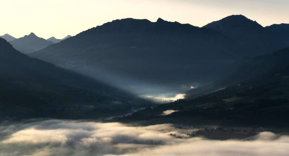 landschaftsbild Allgäu Alpen Berge Hindelang Frühling Bad Oberdorf Iseler Sonnenstrahl Oberjoch Oberallgäu schwarz sonne