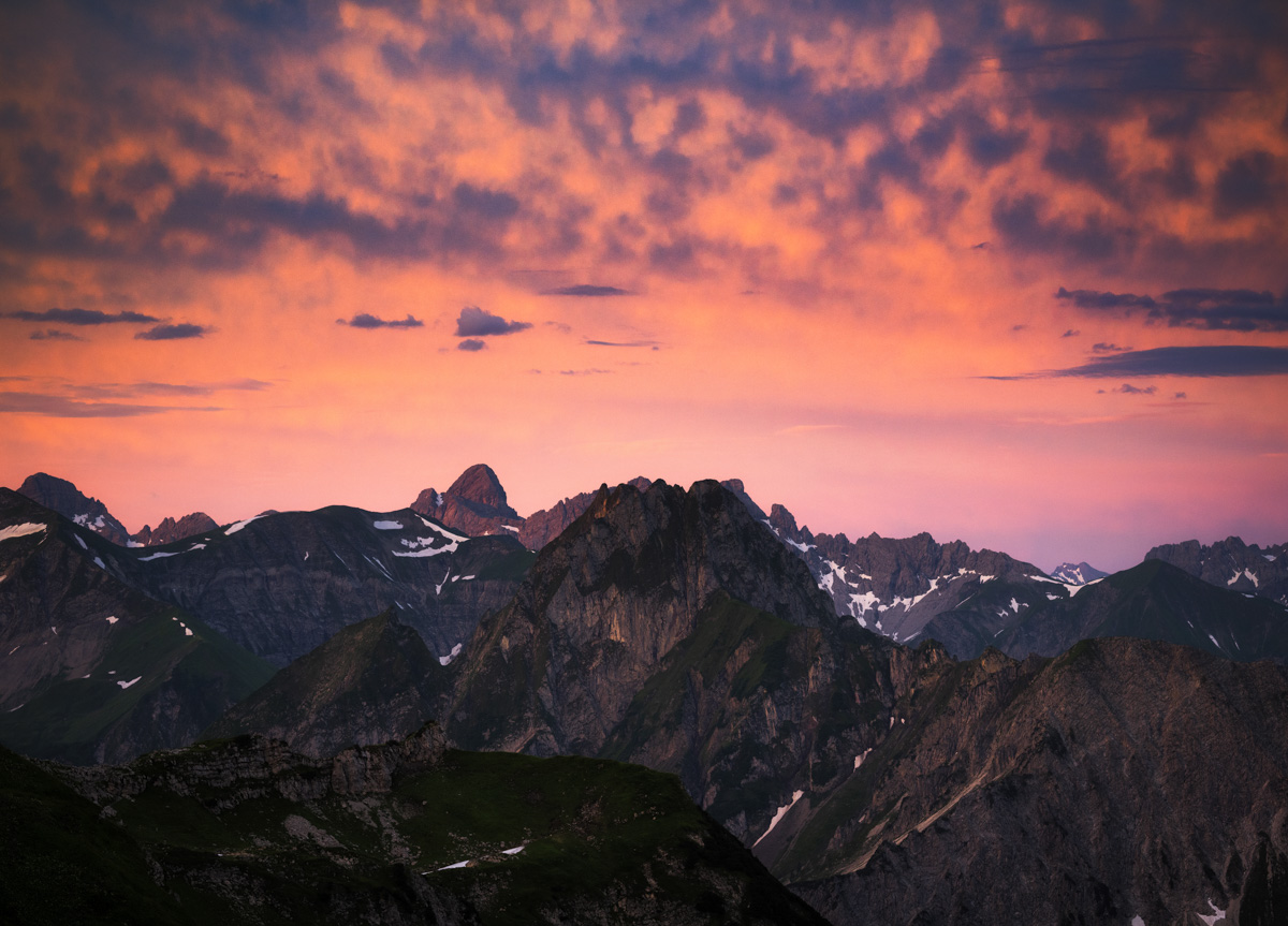 Panorama Allgäu Alpen Berge Oberstdorf Sommer Alpenglühen Sonnenuntergang Seealpsee Höfats Nebelhorn Oberallgäu orange rot sonne