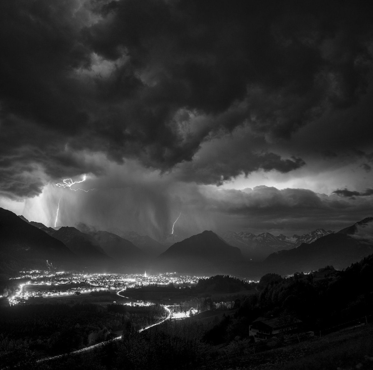 landschafts bild landschaftsbilder Allgäu Alpen Berge Oberstdorf Sommer Gewitter Schauer Sturm Blitz Oberallgäu schwarz rot