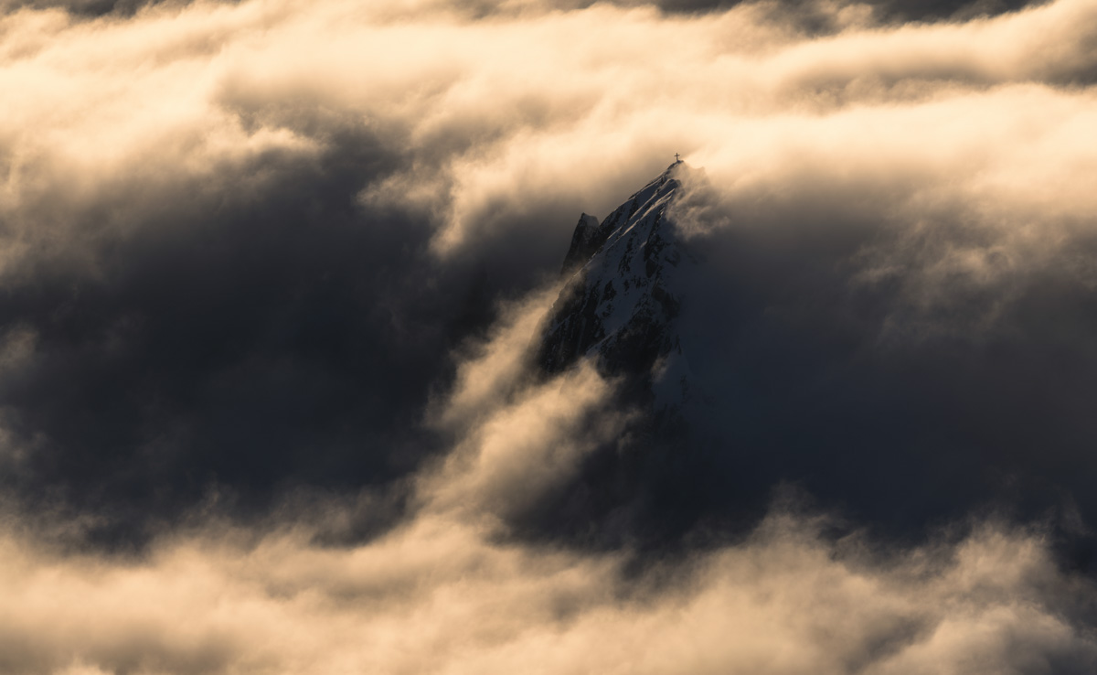 Panorama Schweiz Alpenglühen Sonnenuntergang Nebelmeer Bergspitzen Kurfürsten Nebel Licht Sonne Schnee Winter verschneit St Gallen orange schwarz sonne