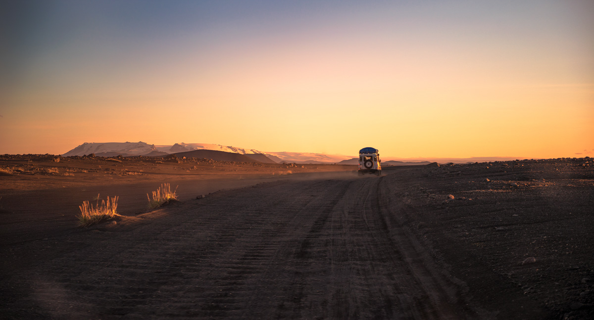 Island Iceland Sunset Landrover Defender Hochland Highlands Askja