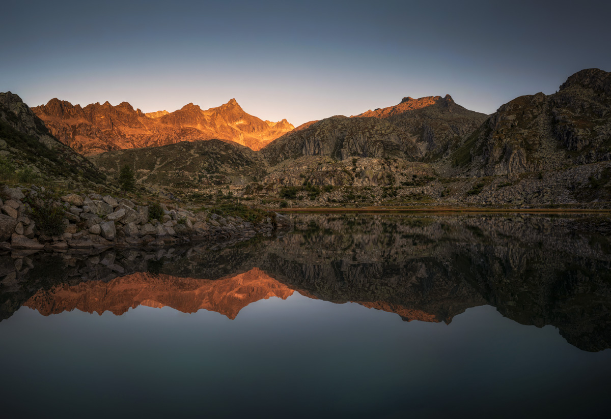 Bergbilder berg bilder Dolomiten Sonnenaufgang Bergsee Alpenglühen blauer himmel rot sommer sonne