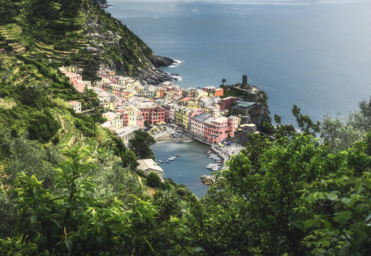 Italien Toskana Cinque Terre Lucca Gimignano Riomaggiore Vernazza Montepulciano Landschaft blauer Himmel Meer Mittelmeer