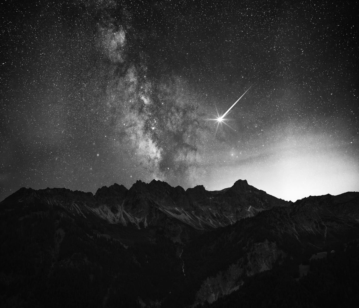 sternenbild sterne Nacht Sternenhimmel Alpen Berge Hinterstein Sommer Nacht Milchstrasse Pfannenhölzer Breitenberg sternenklar Sternschnuppe schwarz blau rot