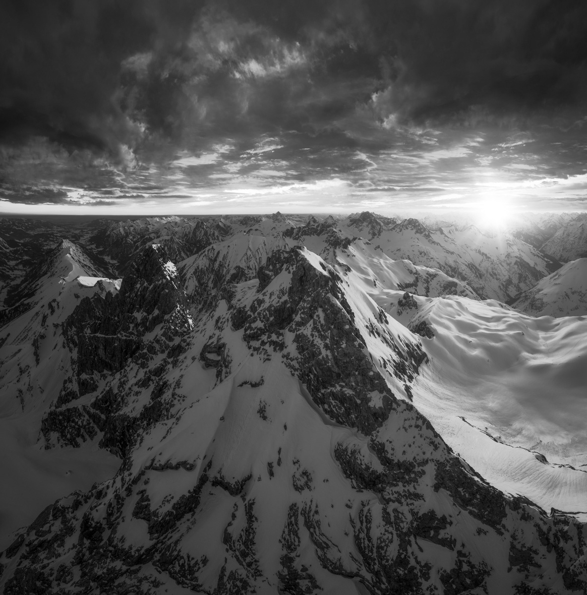 landschafts bild landschaftsbilder Allgäu Alpen Berge Winter Schnee verschneit Trettach Himmelschrofen Sonnenaufgang Alpenglühen Oberstdorf blau rot orange sonne