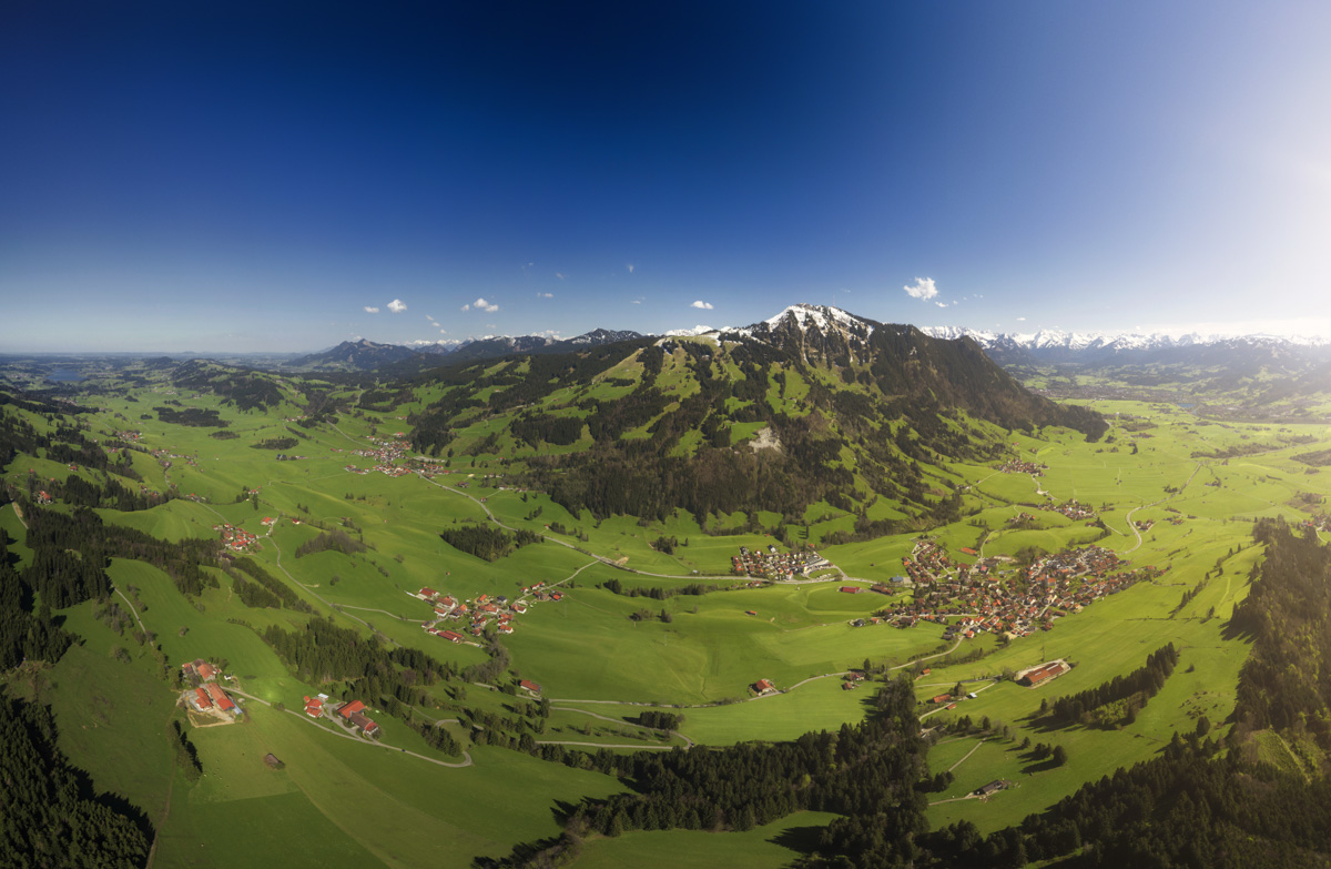 Panorama Allgäu Alpen Berge Grünten Sommer Wolken Sonthofen Rettenberg Burgberg Oberallgäu grüne wiesen blauer himmel sonne
