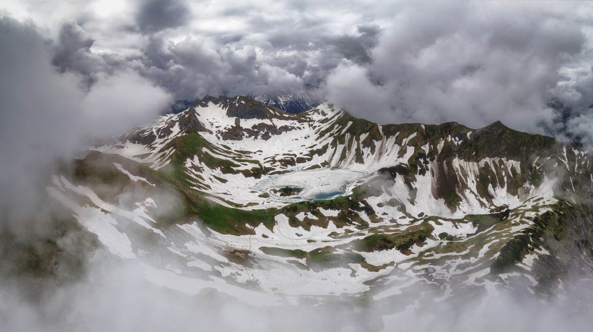 Panorama Allgäu Alpen Berge Hinterstein Frühling Schnee Schrecksee Oberallgäu schwarz weiß grün