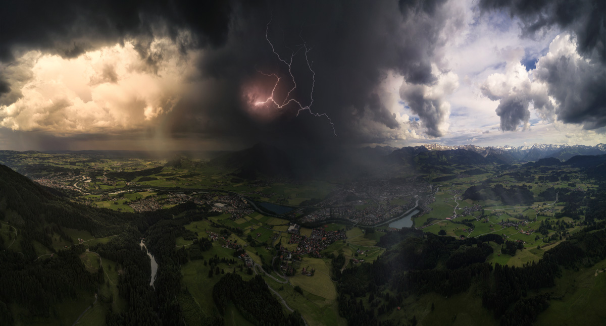 Gewitter über dem Grünten, Blitz über Sonthofen und Rettenberg im Allgäu, Gewitterstimmung - Landschaftsfotografie Oberallgäu