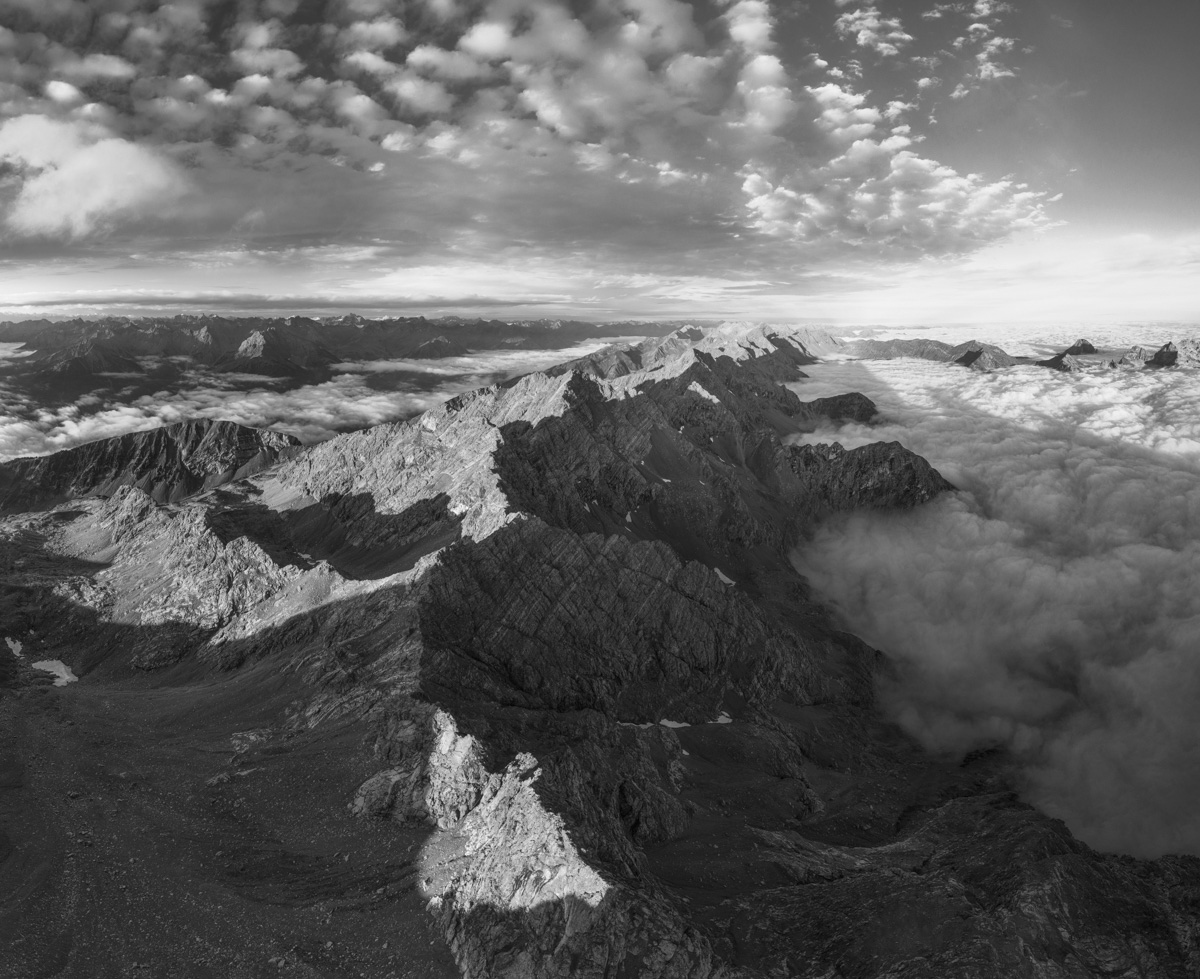 leinwand schwarz weiß wandbilder foto kaufen Tirol Lechtal Sonnenaufgang Alpenglühen Sommer Hornbachkette Hinterhornbacher himmel sonne