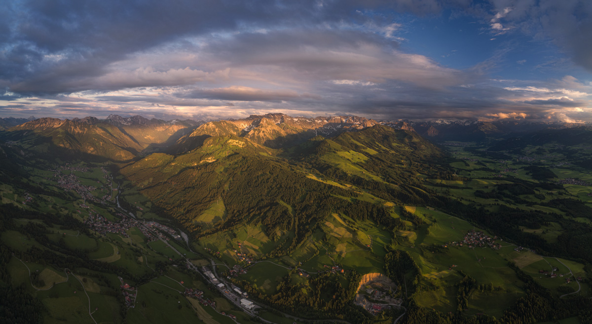 landschaftsbild Allgäu Alpen Berge Hindelang Sommer Sonnenuntergang Sonnenaufgang Oberallgäu orange blau sonne