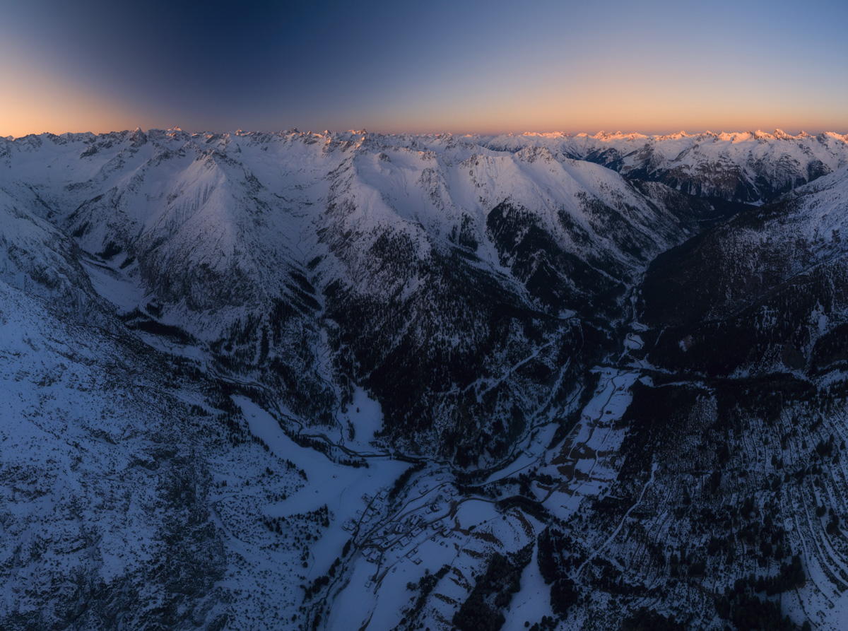 Panorama Tirol Lechtal Hochalpen Winter Schnee verschneit Fernpass Hahntenjoch schwarz blau