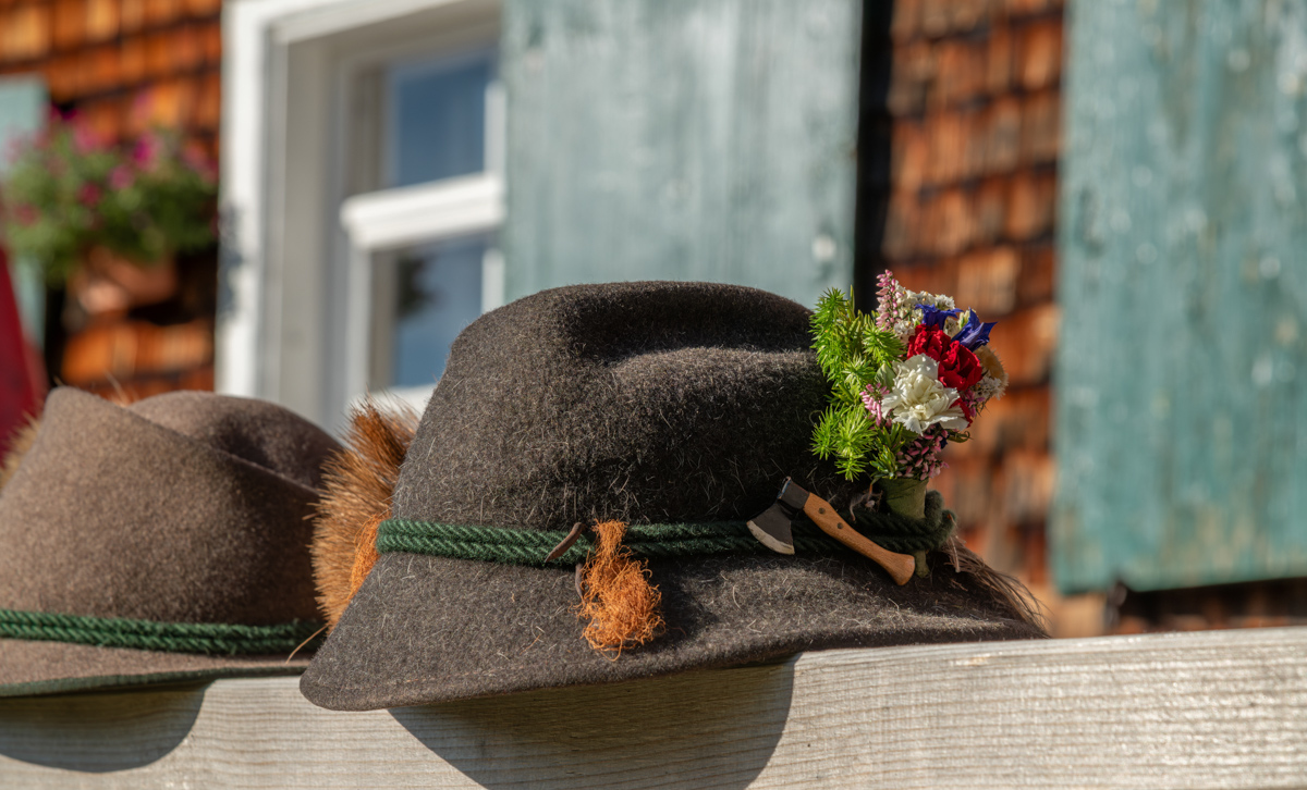 Allgäu Alpen Älpler Hirten Tracht Tradition Hirte Hirtenhut Trachtenhut Heimat Hut Viehscheid Alp Alm Abtrieb Bergsommer Oberstdorf Oberallgäu braun