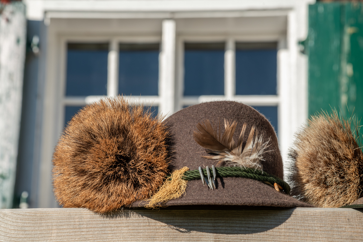 Allgäu Alpen Älpler Hirten Tracht Tradition Hirte Hirtenhut Trachtenhut Heimat Hut Viehscheid Alp Alm Abtrieb Bergsommer Oberstdorf Oberallgäu braun