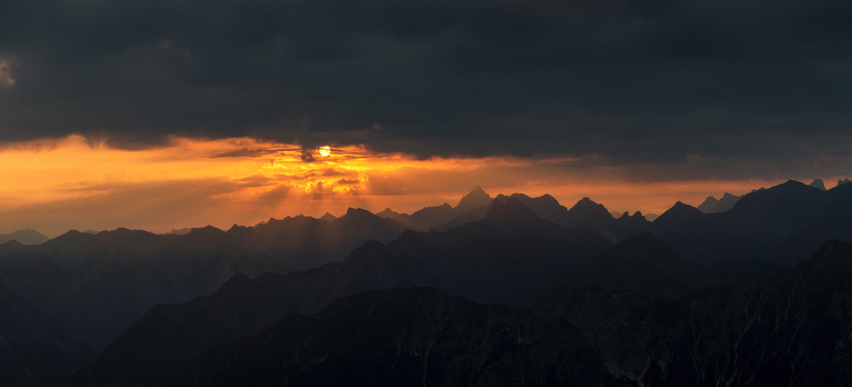 Panorama Allgäu Alpen Berge Oberstdorf Sommer Alpenglühen Sonnenuntergang Krottenkopf Krottenspitze Hornbach Kette Kemptner Hütte Oberallgäu sonne