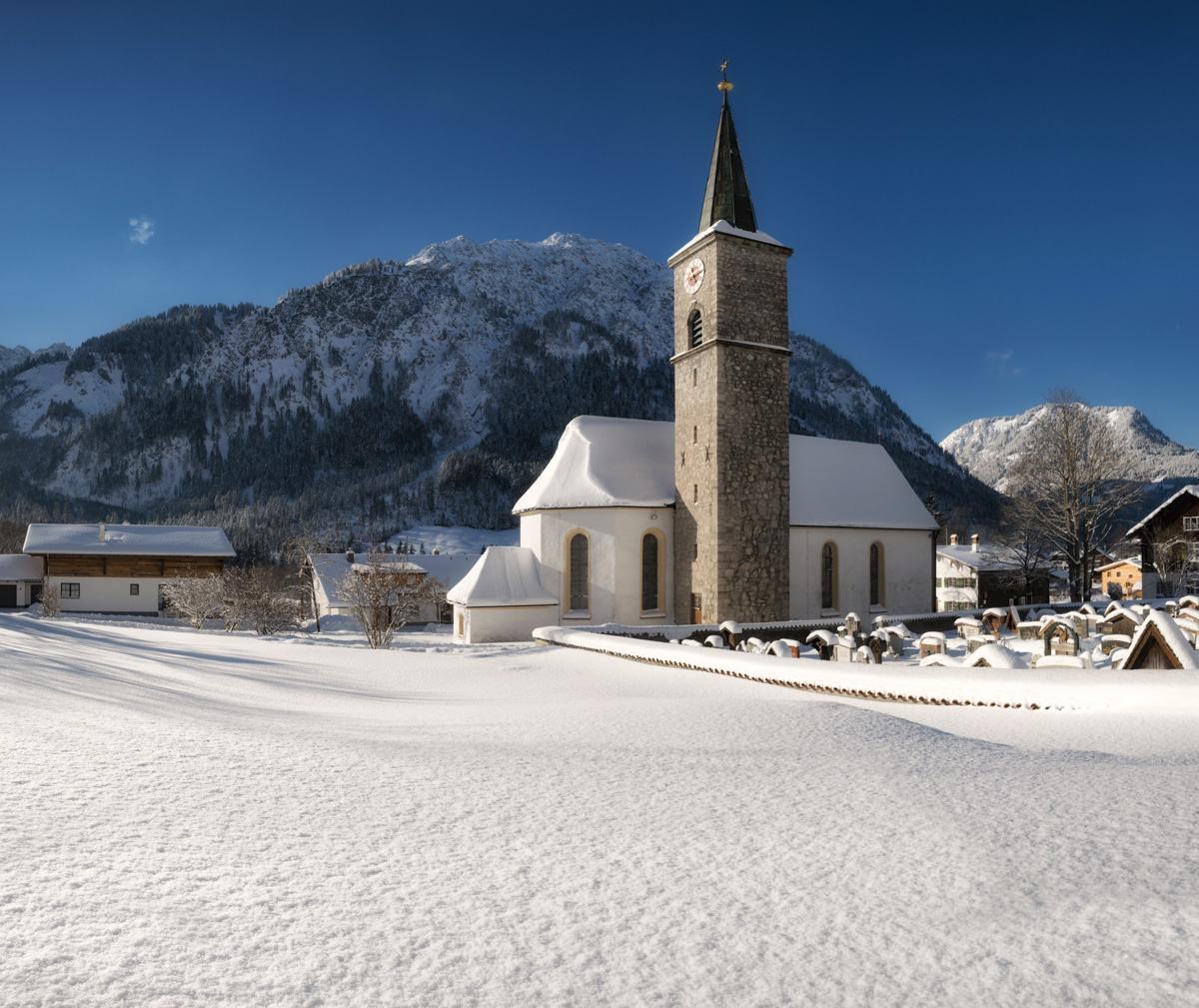 Panorama Allgäu Alpen Berge Hinterstein Winter Schnee verschneit Oberallgäu weiß blauer himmel sonne