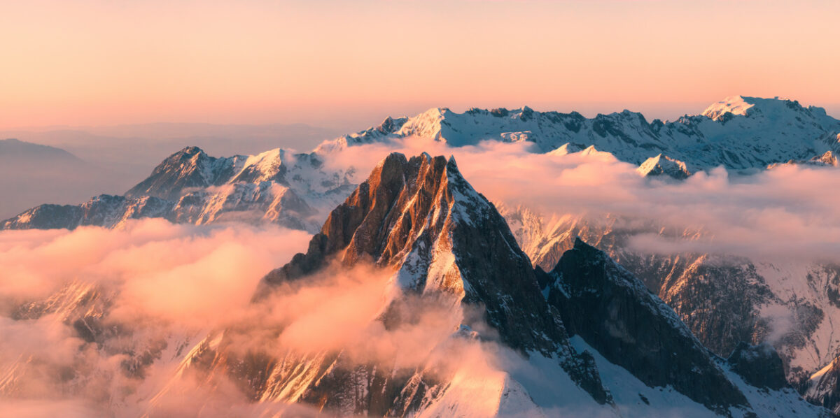 Panorama Allgäu Alpen Berge Oberstdorf Winter Schnee Sonnenuntergang Alpenglühen Höfats Nebelhorn Nebel Obheiter Oberallgäu orange rot blau