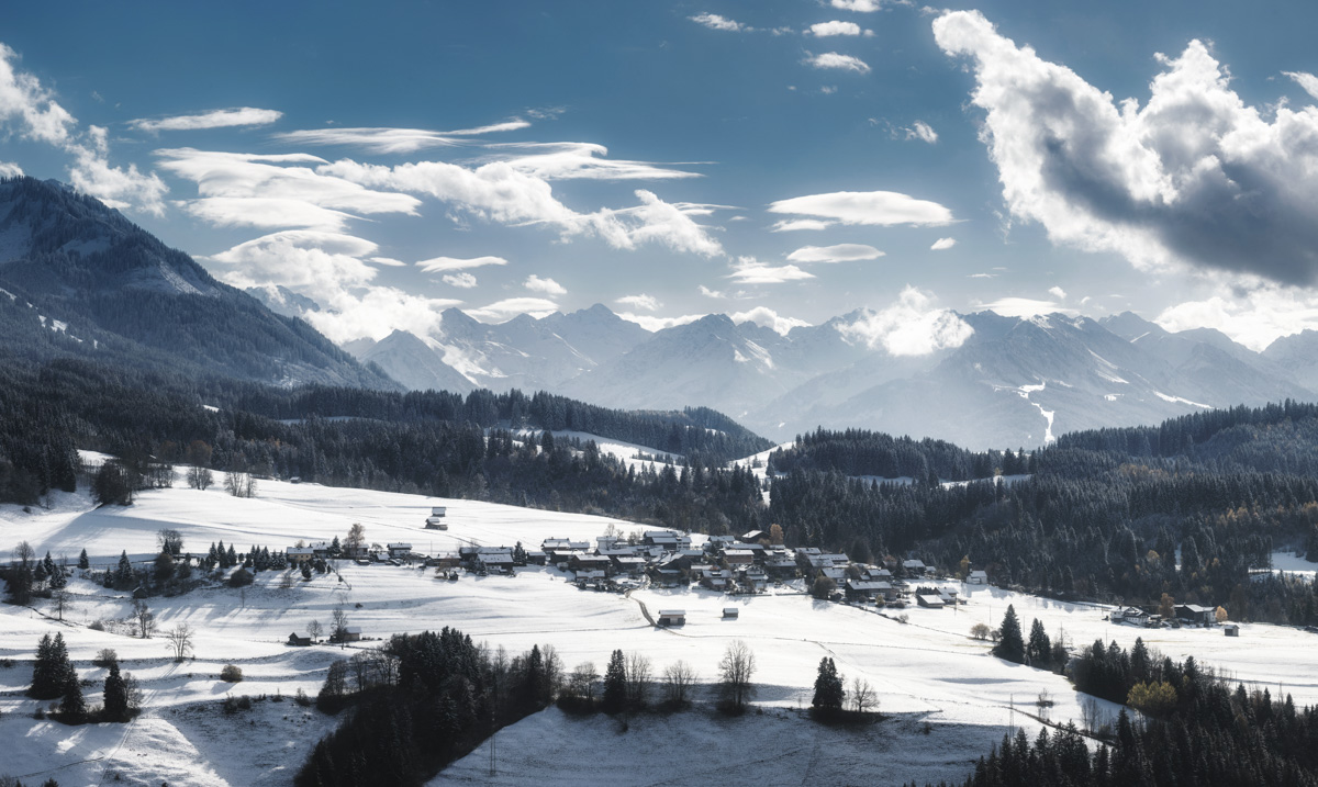 landschaftsbild Allgäu Alpen Berge Oberallgäu Imberg blauer himmel weiß winter verschneit schnee sonne